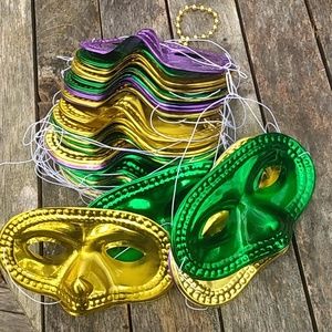 52 Plastic Metallic Masks